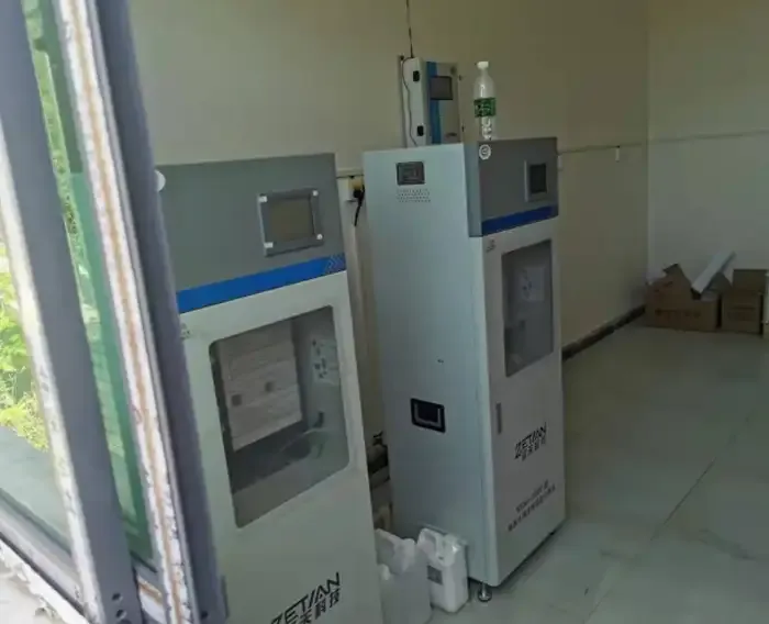 修文百信医院水质在线设备安装效果图